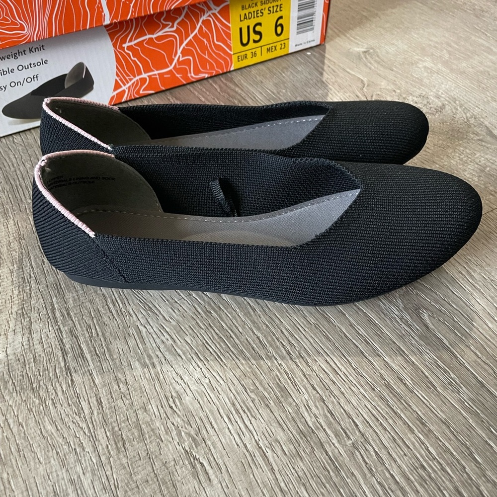 New woman’s shoes size 6